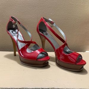 G by Guess • red pumps